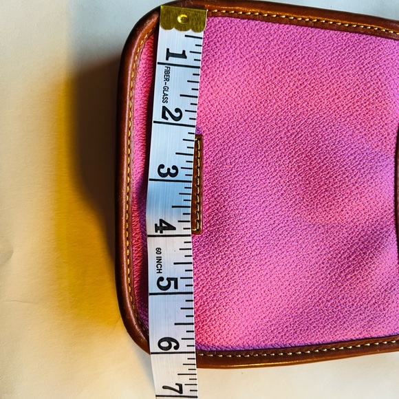 Dooney and Burke vintage pink crossbody, flawless like new condition - Picture 2 of 8